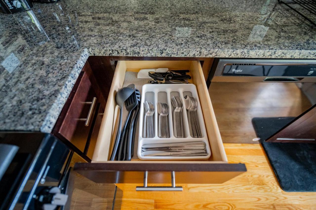 3-Bedroom Gem Apt With In-Unit Laundry - Lawndale 1 & 2 Rep Чикаго Экстерьер фото